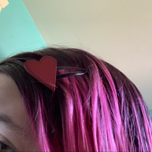 Heart barrette set ♥️ - Picture 2 of 2